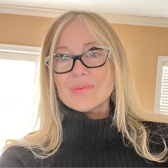 Meet your Posher, Cher - Picture 2 of 2